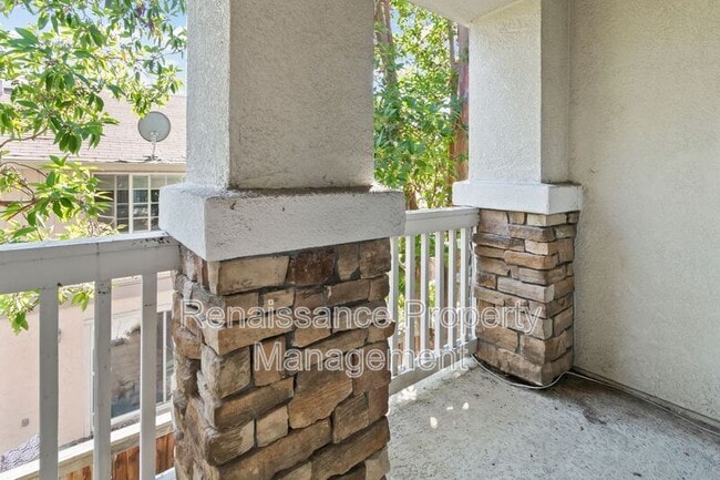 Building Photo - 4182 Glenwood Terrace