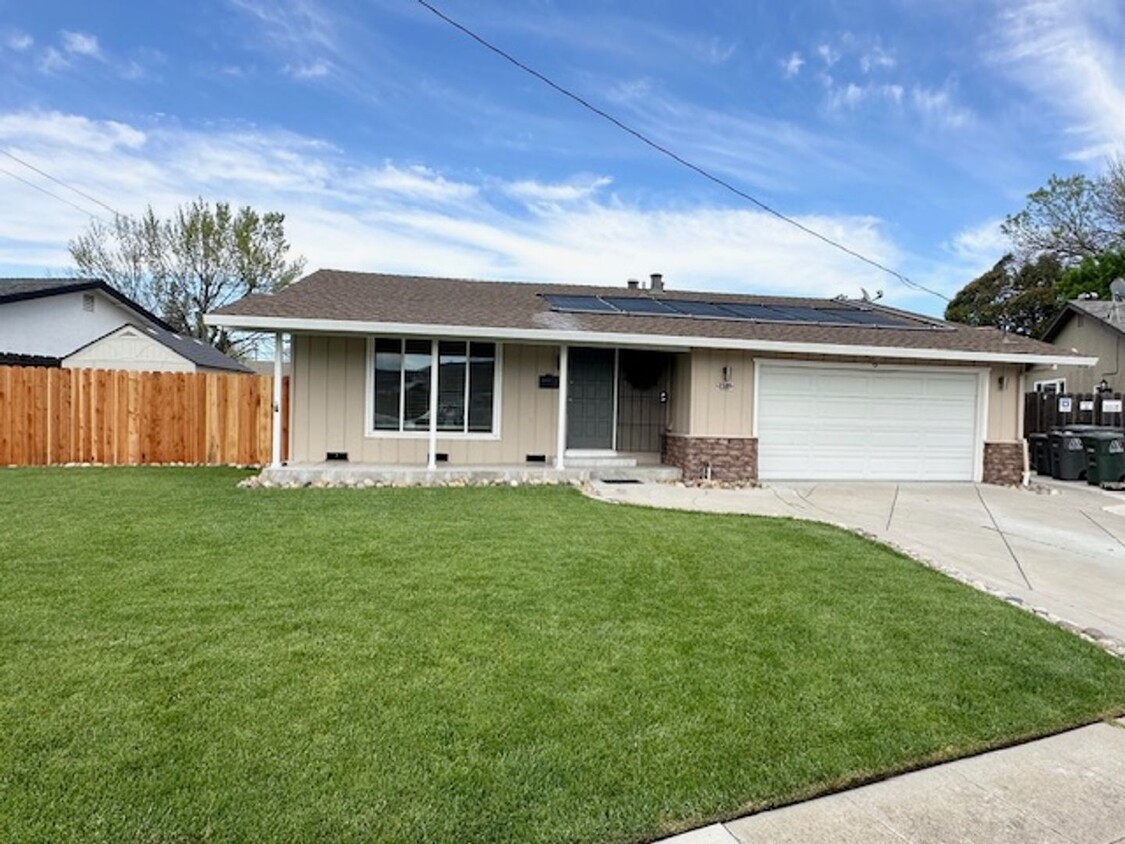 Primary Photo - Dublin 3 bd/2 ba., 2 year lease, pool, Gre...