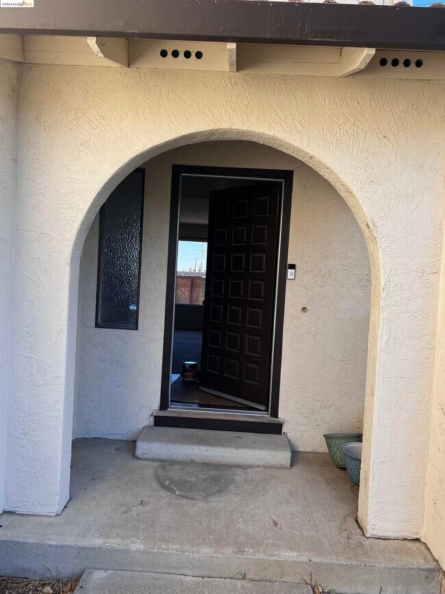 Foto del edificio - 1313 Almondwood Dr