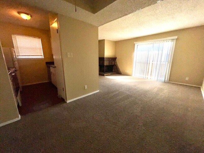 Foto del edificio - 2215 E 67th St