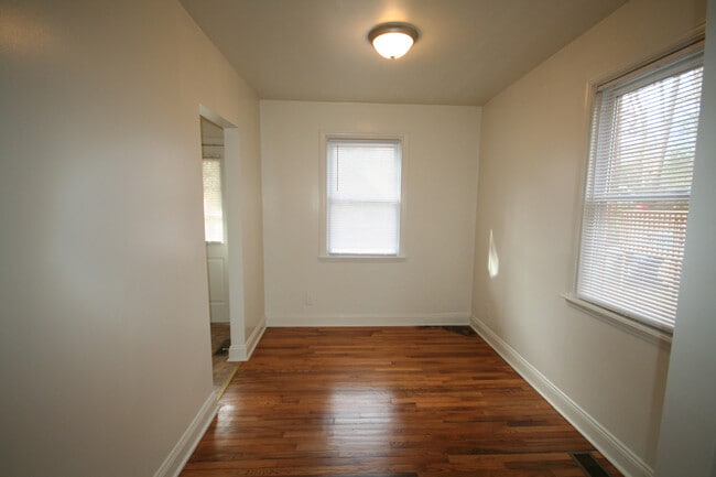 Foto del edificio - Perfect Floorplan! Walltown Duplex with All Appliances and Fenced Yd