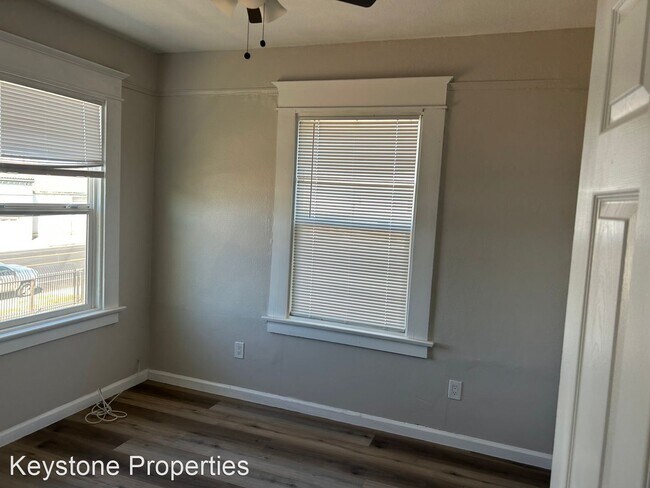 Building Photo - 2 br, 1 bath House - 211 E. Park St.