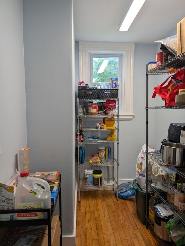 Building Photo - Charming 3-Bedroom, 3-Bathroom Home