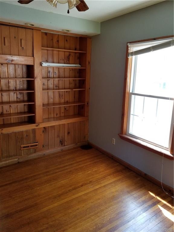 Building Photo - 212 Hall Ave