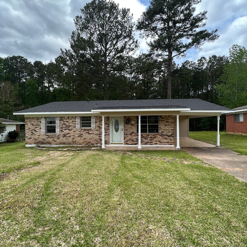 107 Magnolia St, New Llano, LA 71461 House Rental in New Llano, LA