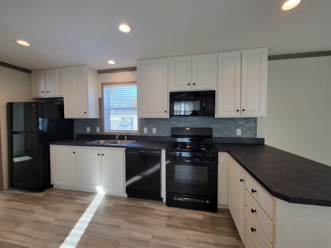 Foto principal - 9080 Windward Dr