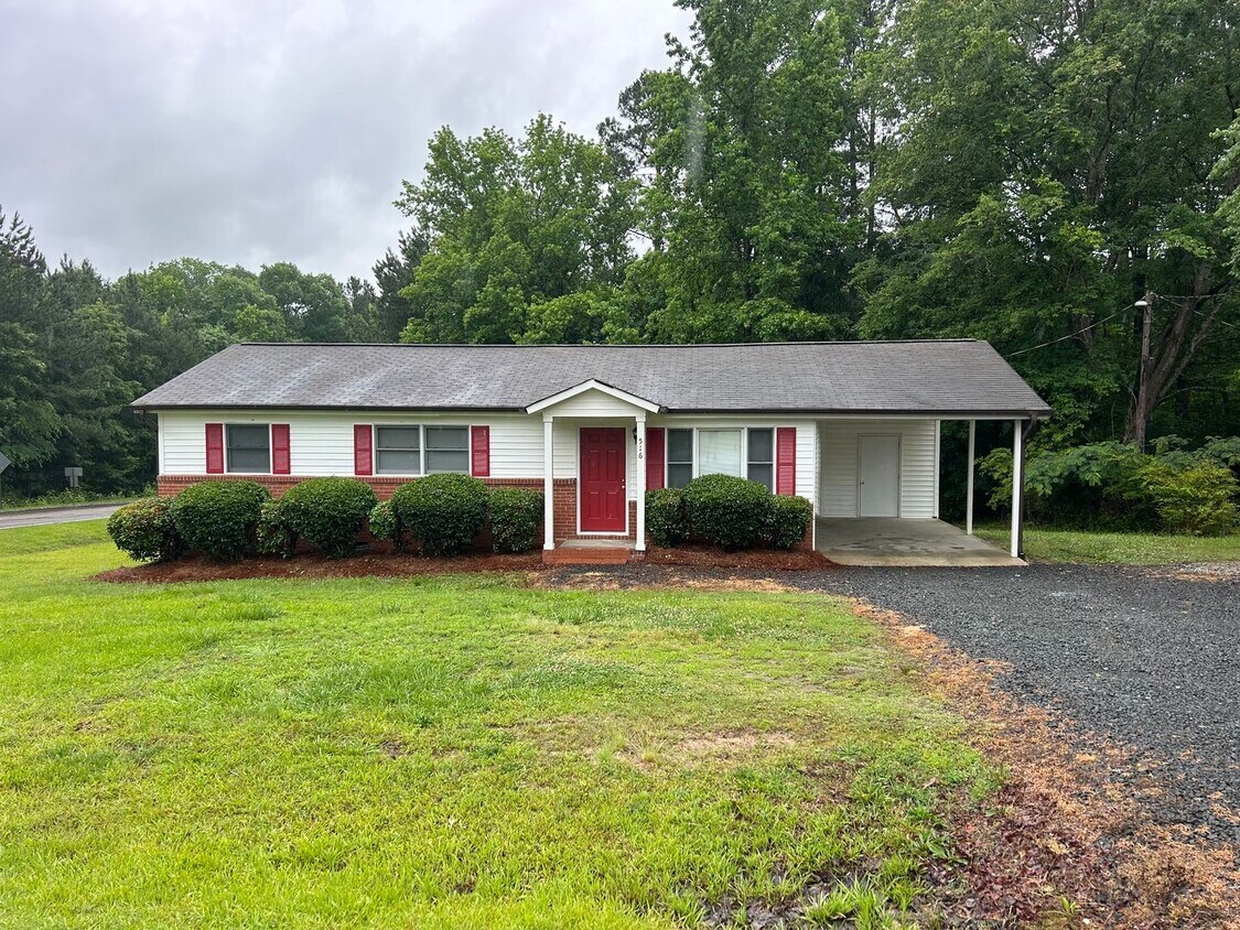 3 Bedroom Ranch Style House With Carport ... - 3 Bedroom Ranch Style  House With Carport ...