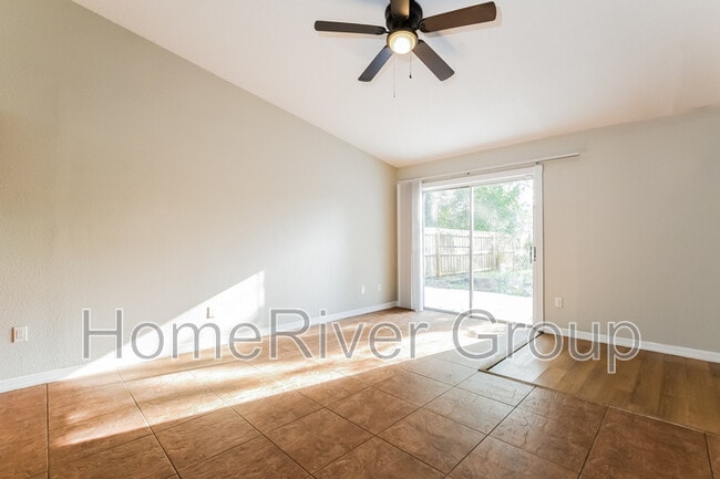 Foto del edificio - 824 Maple Forest Dr