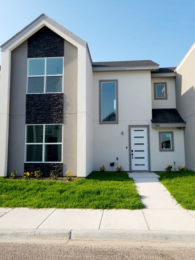 Foto principal - 704 W Seminole Ave