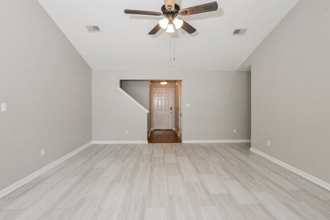 Building Photo - 13141 Sandbourne S