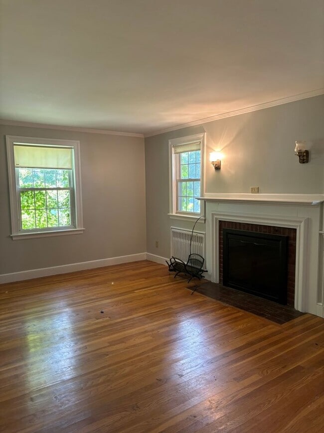 Building Photo - 8 Church St