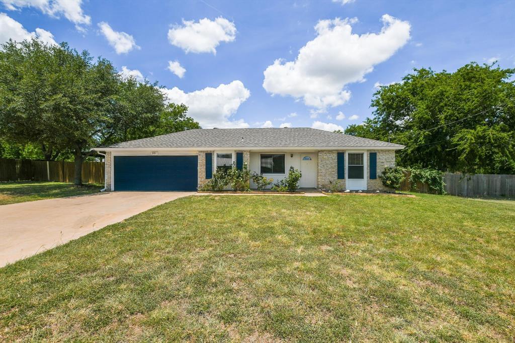 Foto principal - 301 Fawnfield Dr
