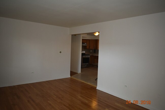 Building Photo - 1714 W Touhy Ave