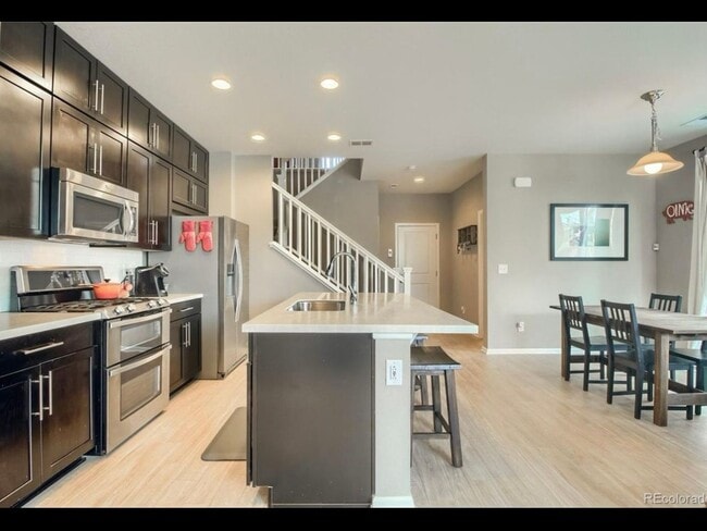 Building Photo - 2 Bedroom Townhome in Denver