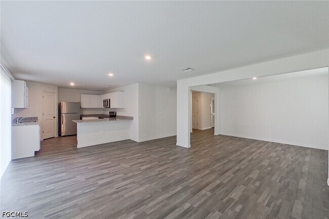 Building Photo - 4020 Garden Blvd