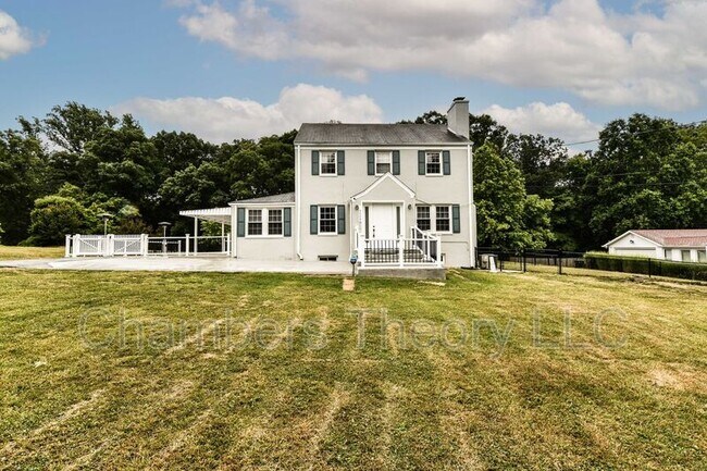 Foto del edificio - 3529 Woodburn Rd