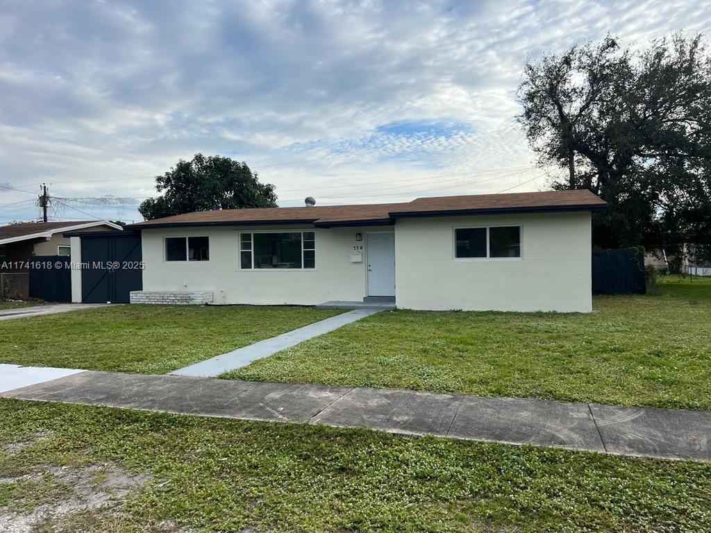 Foto principal - 3 bedroom in Miami Gardens FL 33169