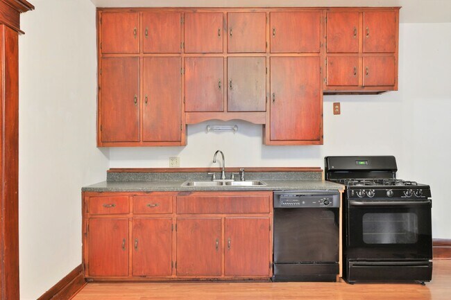 Foto del edificio - Large 5 Bedroom North Campus Townhouse - 1st house from High Street