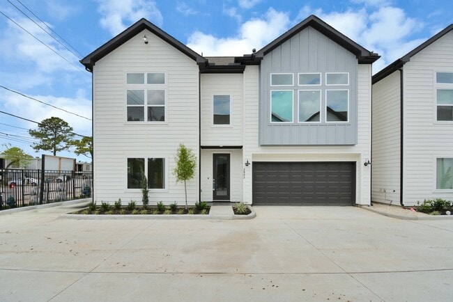 Photo - 2903 Sherwood Green Lane Unit Townhome