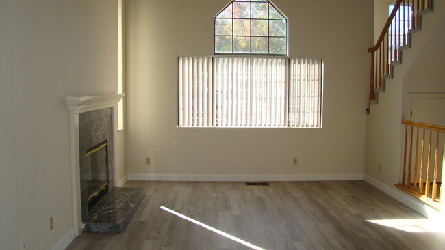 Building Photo - 1591 Camden Oaks Ct