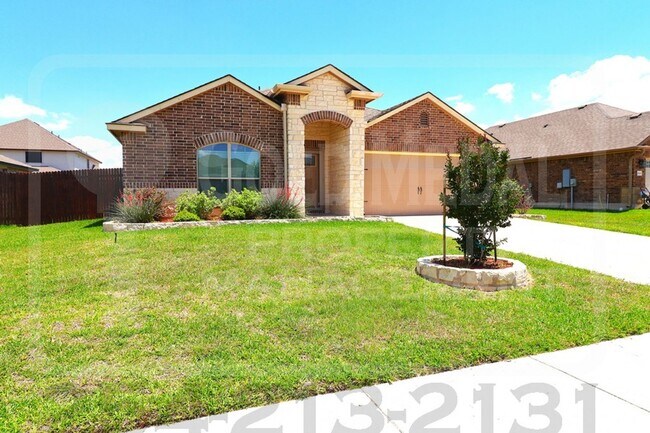 Foto del edificio - Don't Miss Out on This Beauty At 2521 Bargello! - Now Available For Rent!
