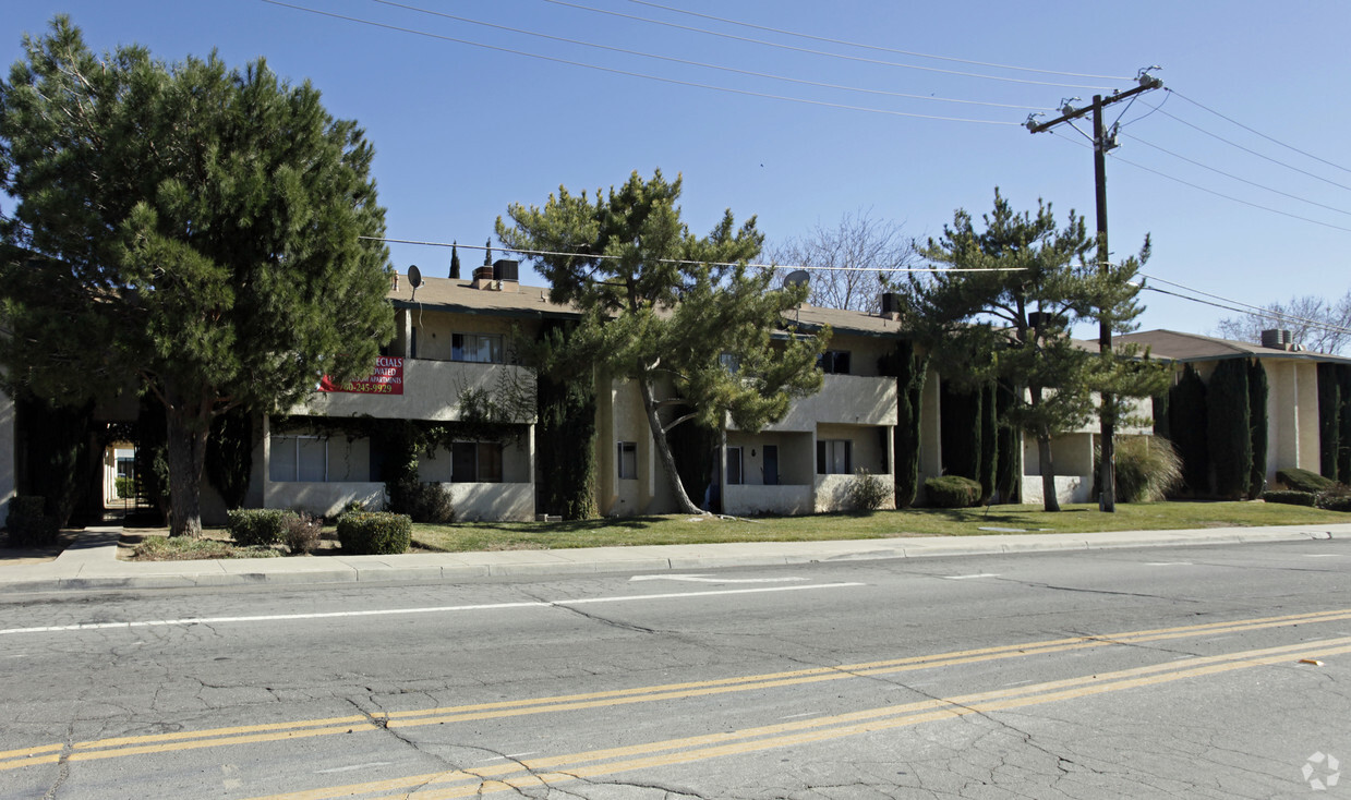 Building Photo - Woodcrest Apartments