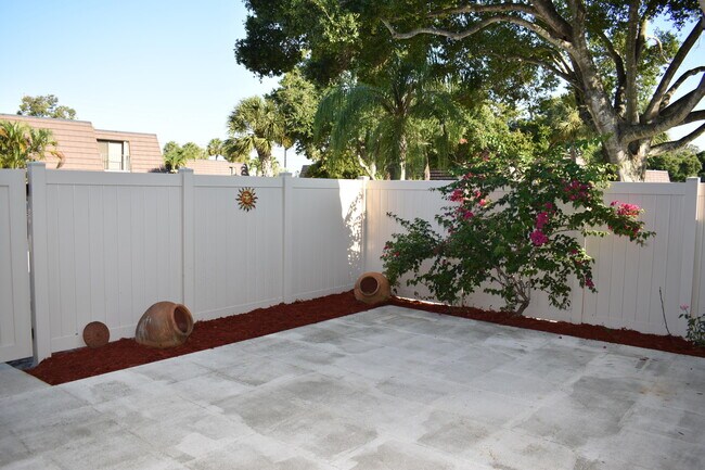 Building Photo - 7706 77th Way