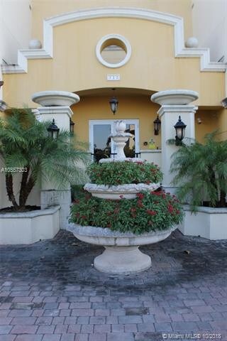 Foto del edificio - 322 Madeira Ave