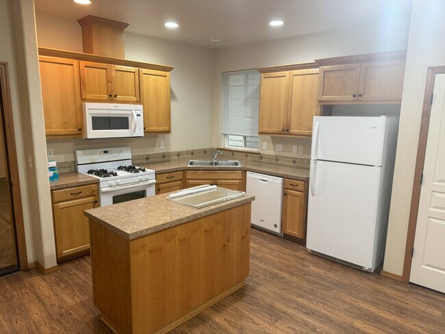 Foto del edificio - Townhome in Quiet Neighborhood