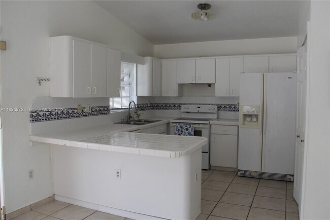 Foto del edificio - 5402 SW 144th Ct