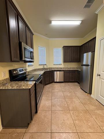 Building Photo - 536 Sydney St