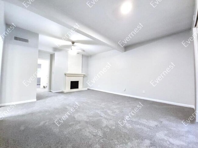 Building Photo - 3815 Paces Ferry W