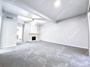 Building Photo - 3815 Paces Ferry W
