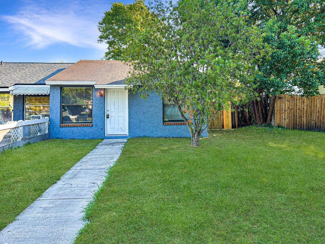 Primary Photo - Cozy 2/1 Townhome in Orange Park!