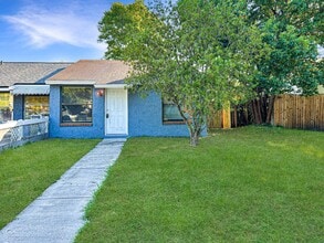 Building Photo - 2664C Sunrise Village Dr