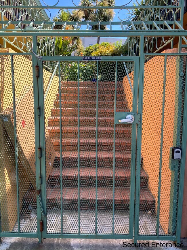 Building Photo - 328 Hanover Ave