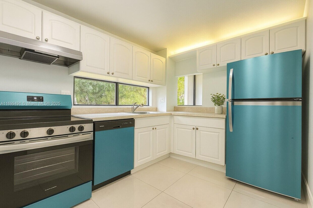 Foto principal - 17021 N Bay Rd