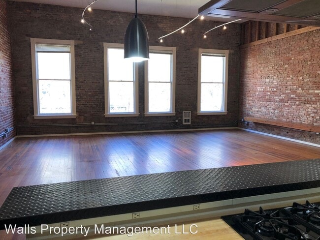 Building Photo - 211 1st Ave S