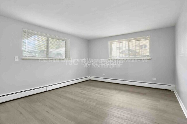 Building Photo - 42 Pearl St