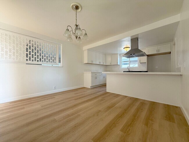 Foto del edificio - 4 Bed +2 Bath + 2 Car Garage - South HB