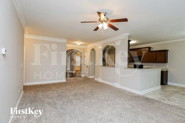 Building Photo - 215 Sanctuary Dr