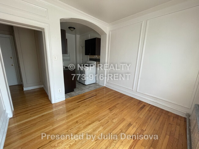 Building Photo - 1373 W Estes Ave