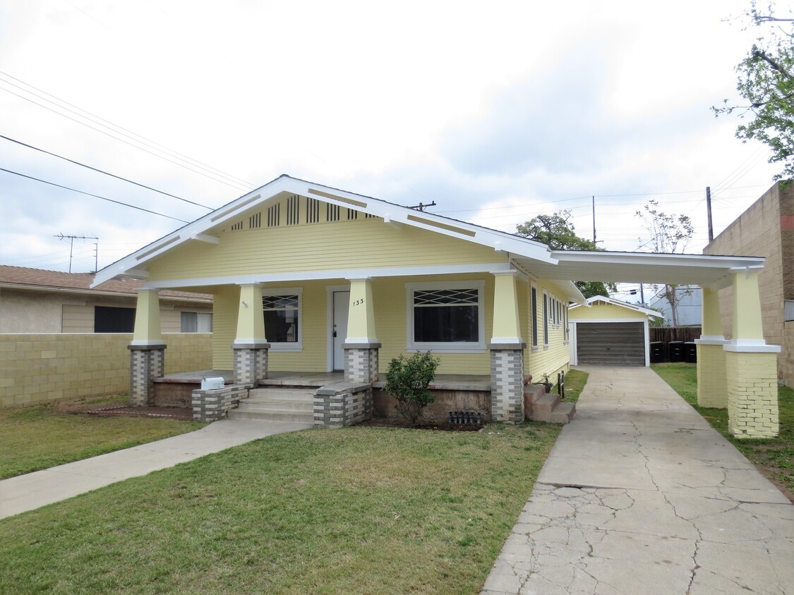 Foto principal - Refreshed Historic Single Family Home with...