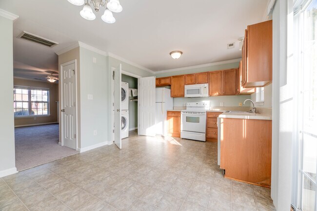 Cocina de concepto abierto - 1508 Manning Forest Dr