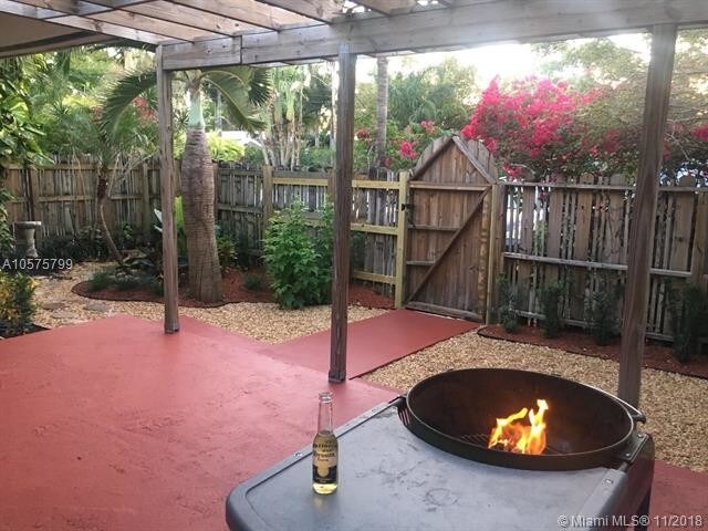 Foto del edificio - 1330 NE 26th Ave