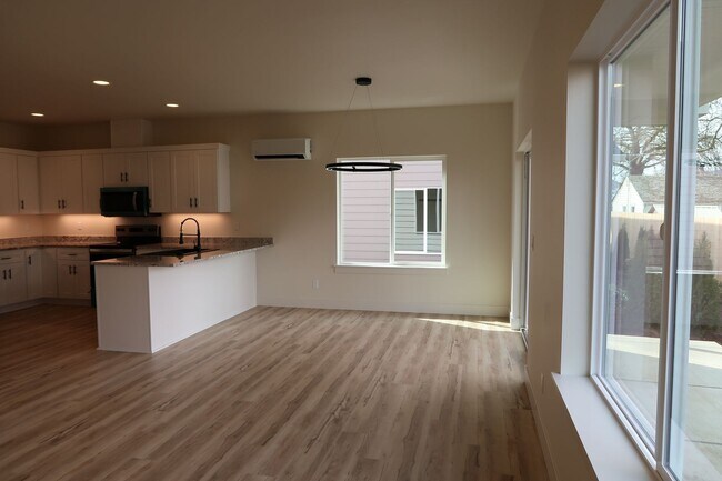 Foto del edificio - Seven Oaks Luxury Duplexes - New, Light, Bright, and Spacious!!