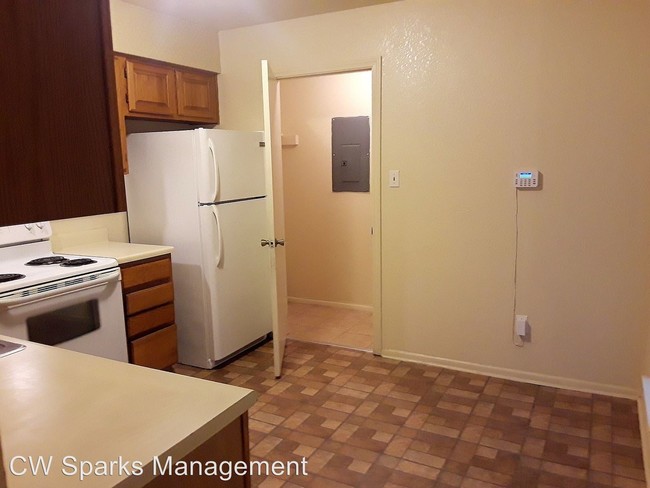 Building Photo - 1753 Creekview Dr