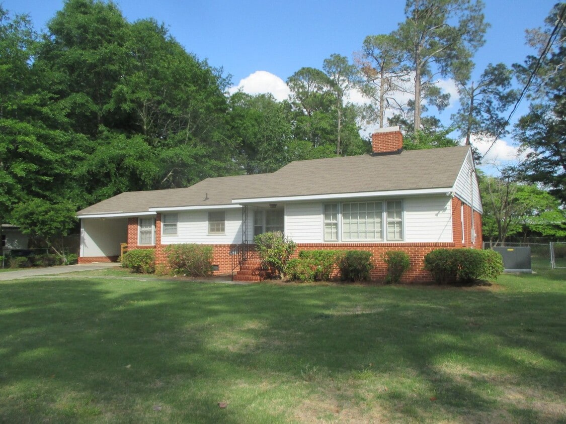 Foto principal - 3 Bed, 1.5 Bath Home