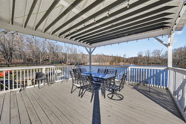 Foto del edificio - 443 Clove Rd