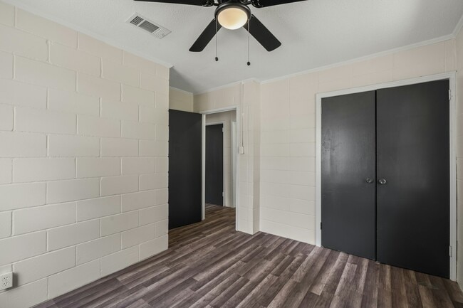 Building Photo - 6 E Westover Dr